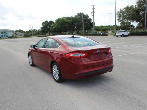 Used 2015 Ford Fusion SE FWD image 4