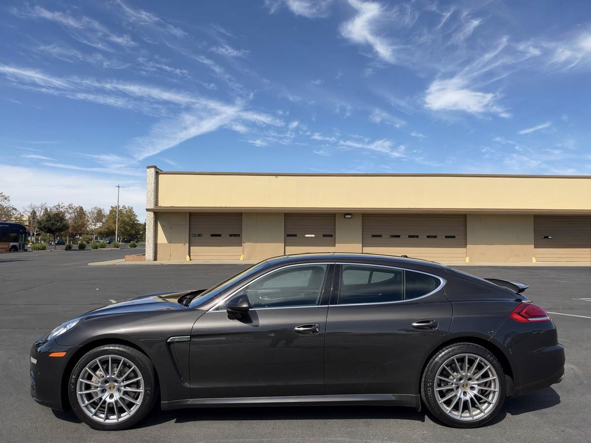 Used 2015 Porsche Panamera 4S AWD/4WD image 4