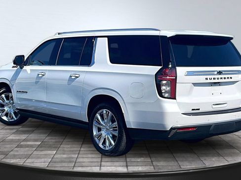 Used 2024 Chevrolet Suburban High Country AWD/4WD image 13
