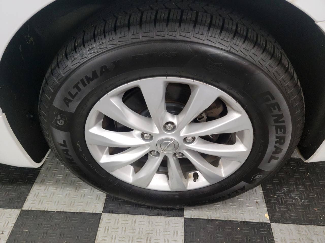 Used 2017 Chrysler Pacifica Touring-L FWD image 29