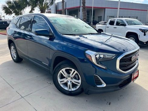 Used 2020 GMC Terrain SLE FWD image 1