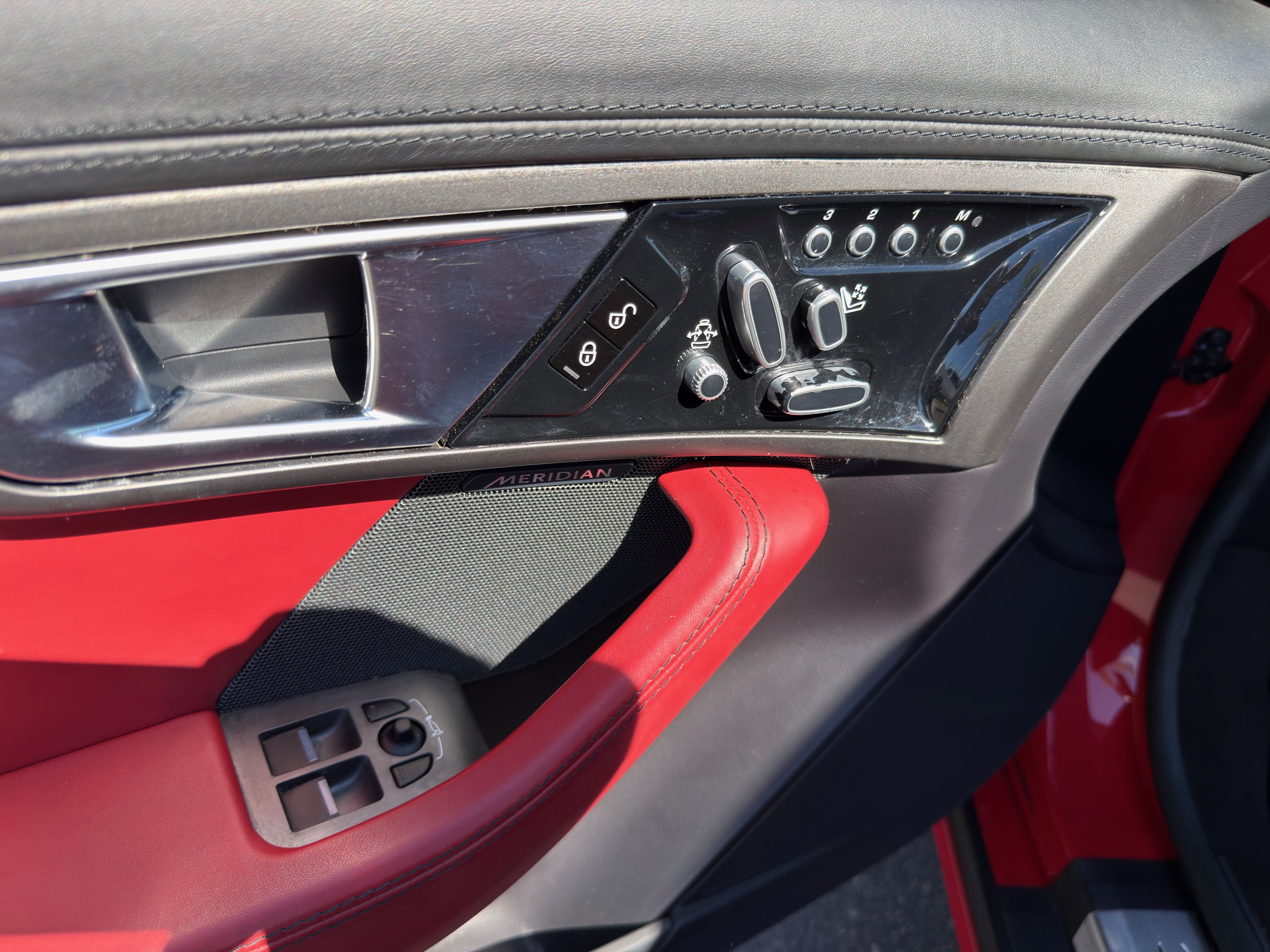 Used 2014 Jaguar F-TYPE Convertible RWD image 16