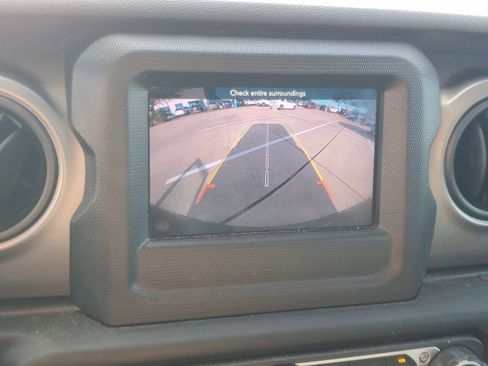 Used 2019 Jeep Wrangler Unlimited Sport S image 26