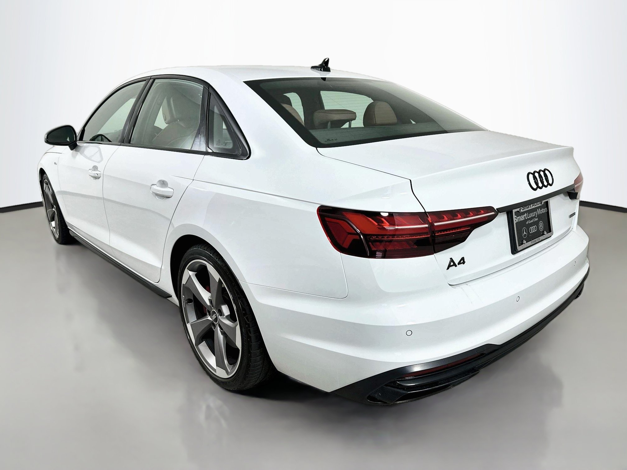 Used 2022 Audi A4 2.0T Premium Plus AWD/4WD image 5
