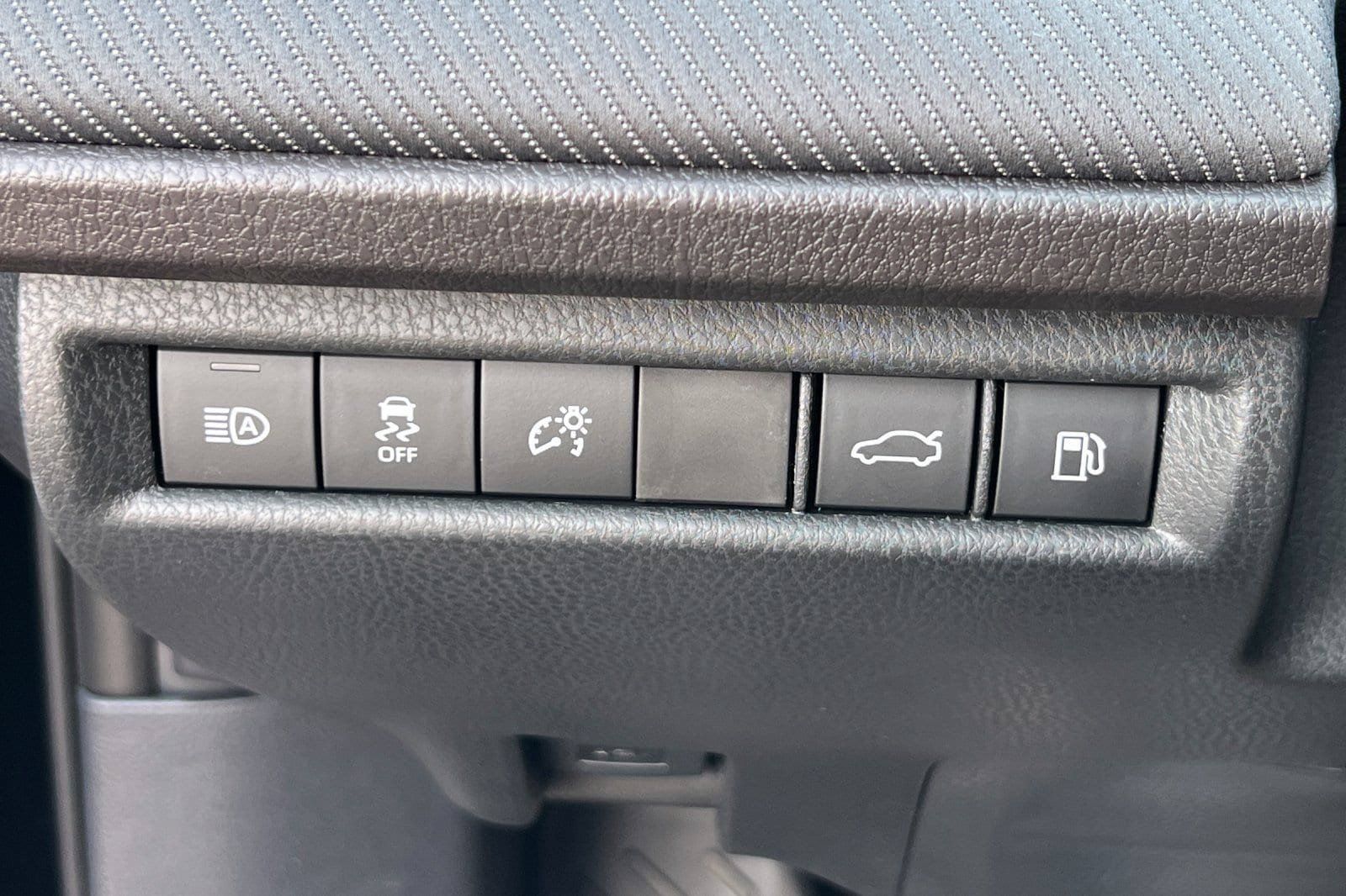 New 2026 Toyota Camry Hybrid FWD image 29