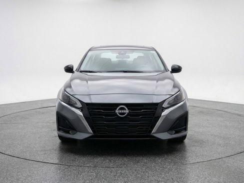 Used 2025 Nissan Altima 2.5 SV image 2