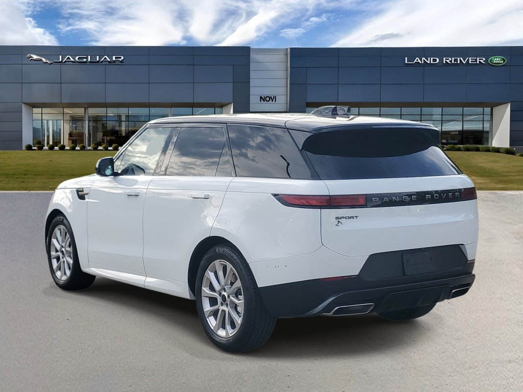 Used 2026 Land Rover Range Rover Sport SE AWD/4WD image 4