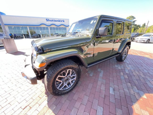 Used 2024 Jeep Wrangler Unlimited Sahara w/ Technology Group AWD/4WD image 29