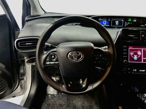 Used 2022 Toyota Prius FWD image 11