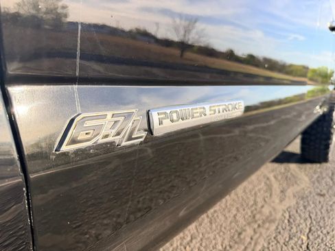 Used 2017 Ford F250 Platinum w/ Platinum Ultimate Package image 30