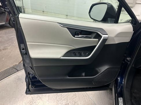 Used 2021 Toyota RAV4 XLE image 18
