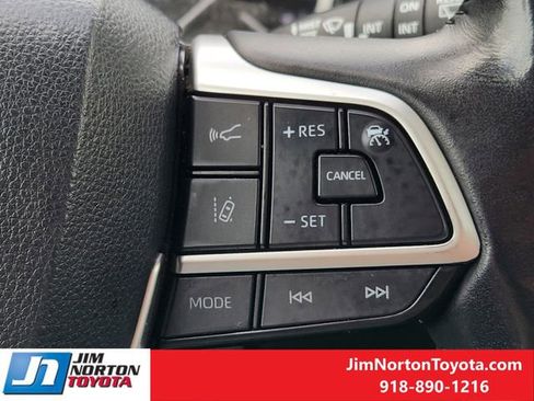 Used 2022 Toyota Highlander XLE image 28