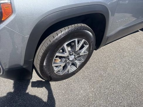 Used 2023 GMC Acadia SLT AWD/4WD image 15