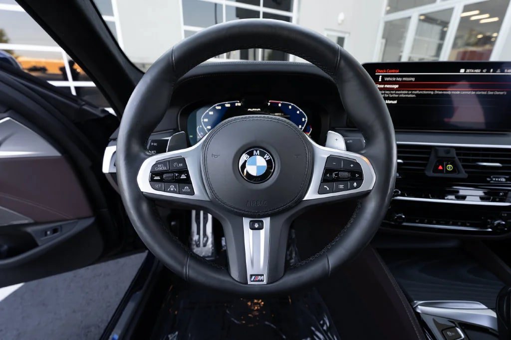 Used 2021 BMW M550i xDrive w/ Executive Package AWD/4WD image 22