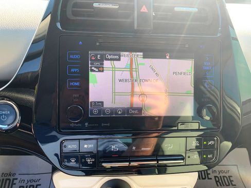 Used 2018 Toyota Prius Three Touring image 7