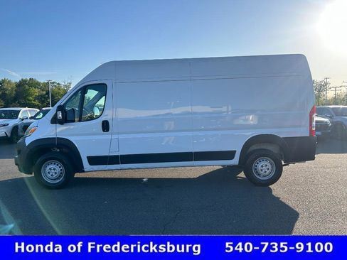 Used 2025 RAM ProMaster 2500 w/ Convenience Group FWD image 3