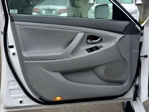 Used 2009 Toyota Camry Hybrid image 25