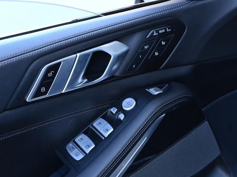 Certified 2024 BMW X7 xDrive40i w/ Executive Package image 28