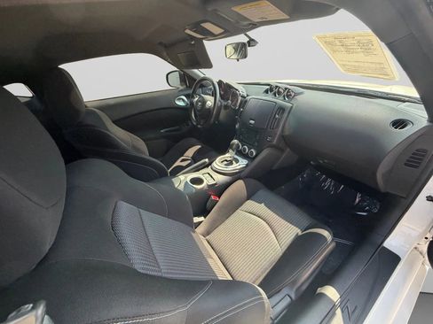 Used 2016 Nissan 370Z Coupe RWD image 30