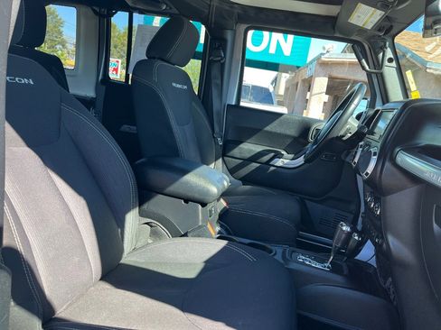 Used 2014 Jeep Wrangler Unlimited Rubicon w/ Connectivity Group image 34