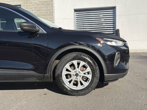 Used 2023 Ford Escape Active w/ Cold Weather Package FWD image 9