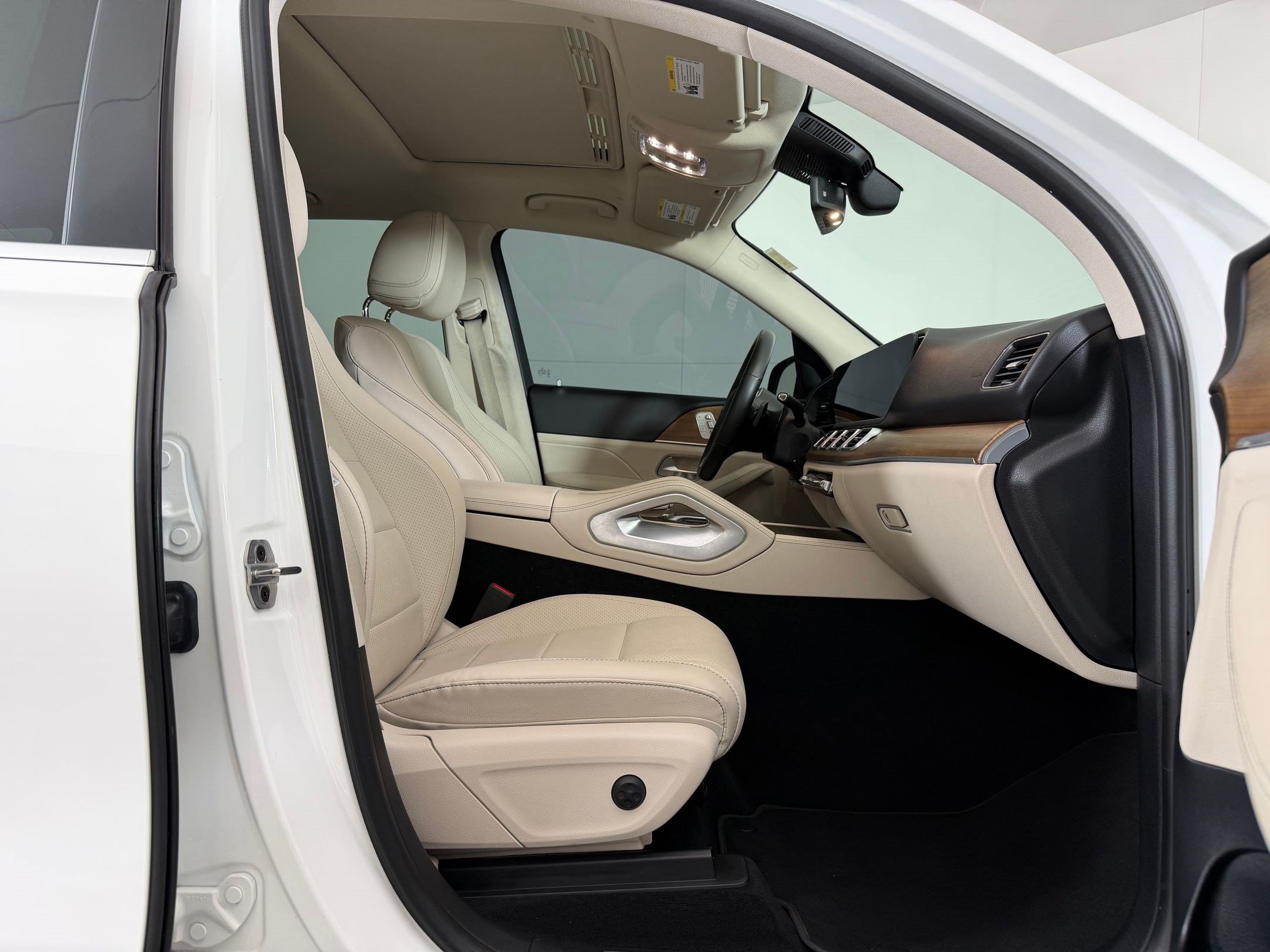 Used 2022 Mercedes-Benz GLE 350 4MATIC w/ Premium Package image 26