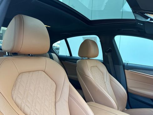Used 2022 BMW 530i w/ Premium Package RWD image 16