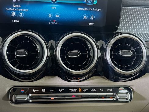 Used 2022 Mercedes-Benz GLB 250 image 23