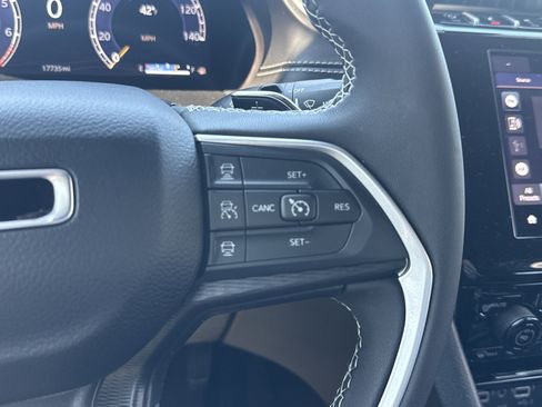 Used 2024 Jeep Grand Cherokee Laredo X w/ Trailer Tow Package image 20