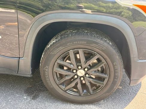 Used 2019 GMC Acadia SLT FWD image 29