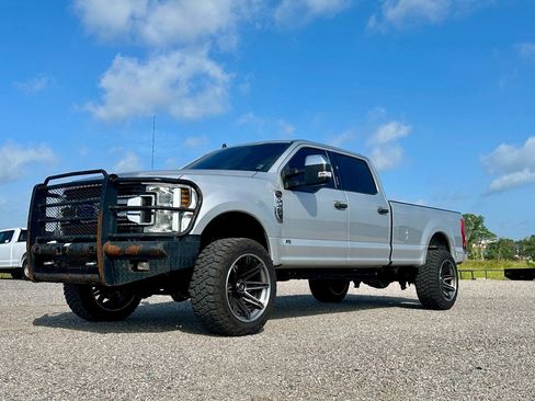 Used 2019 Ford F250 XLT w/ XLT Premium Package AWD/4WD image 2