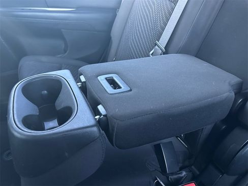 Used 2018 Dodge Journey SE image 21