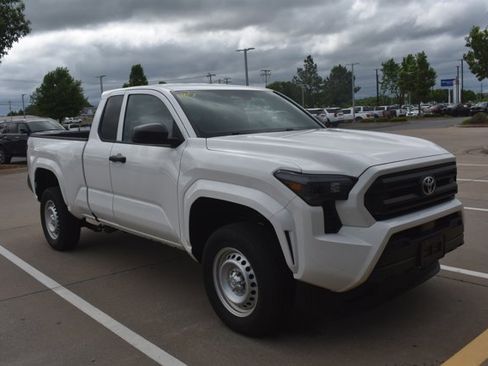 Used 2024 Toyota Tacoma SR RWD image 2