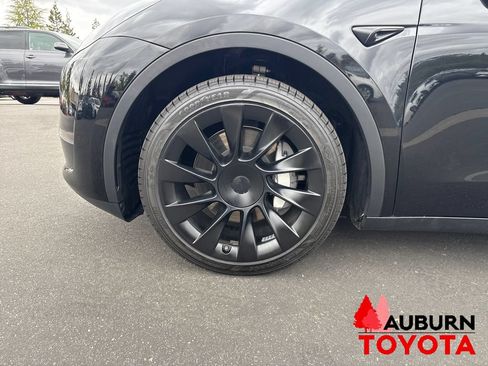 Used 2024 Tesla Model Y Long Range AWD/4WD image 9