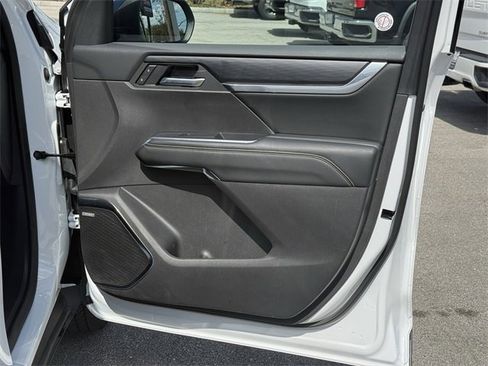 Used 2025 GMC Acadia Elevation image 35