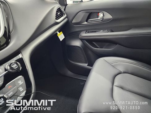 New 2026 Chrysler Voyager LX image 13