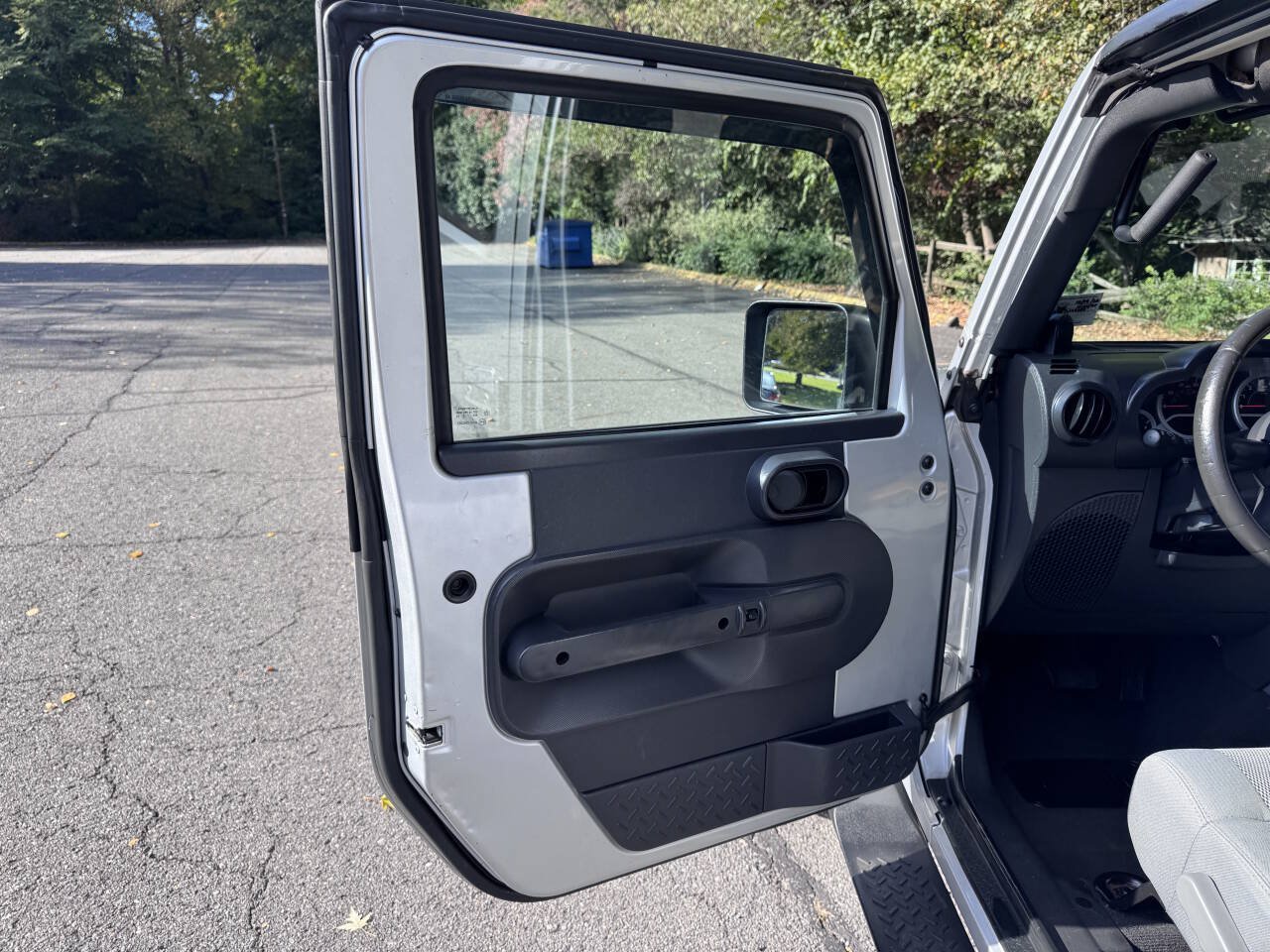 Used 2007 Jeep Wrangler Unlimited Sahara w/ Trailer Tow Group AWD/4WD image 16