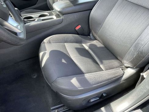 Used 2024 Nissan Altima 2.5 SV FWD image 14