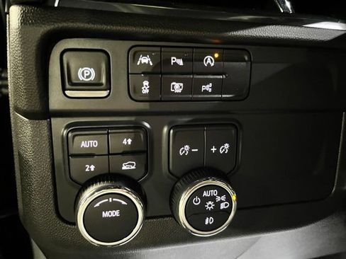 Used 2025 Chevrolet Suburban Premier AWD/4WD image 32