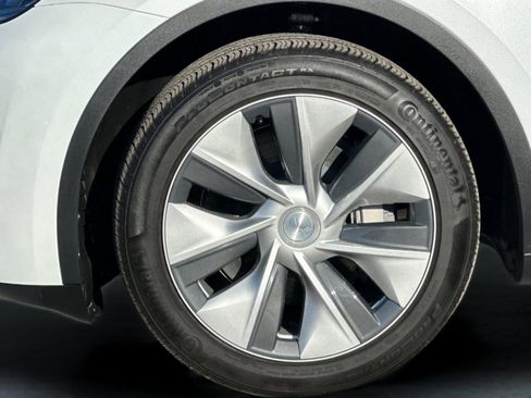 Used 2023 Tesla Model Y Long Range image 24
