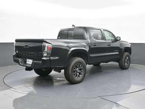 Used 2022 Toyota Tacoma SR5 w/ Technology Package AWD/4WD image 13