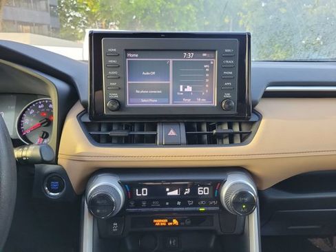 Used 2019 Toyota RAV4 XLE FWD image 19