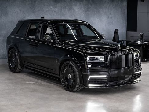 Used 2023 Rolls-Royce Cullinan AWD/4WD image 2