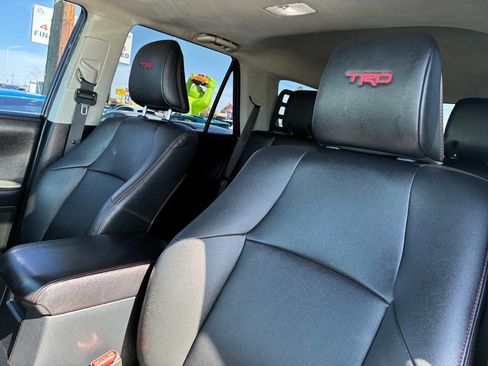 Used 2019 Toyota 4Runner TRD Off-Road Premium AWD/4WD image 17