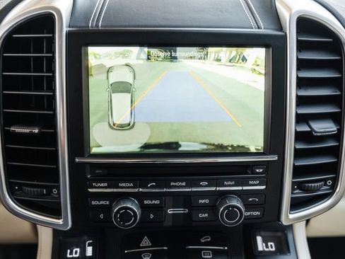 Used 2016 Porsche Cayenne Turbo AWD/4WD image 81