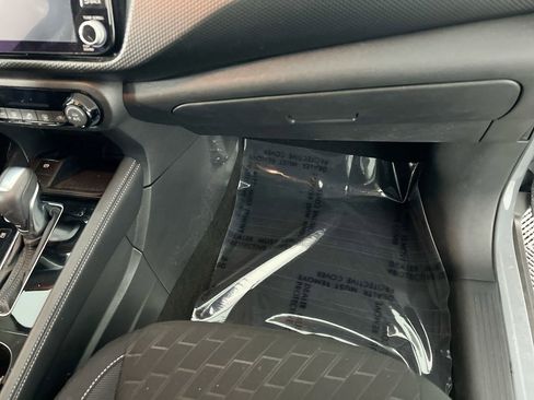 Used 2022 Nissan Kicks SV image 32