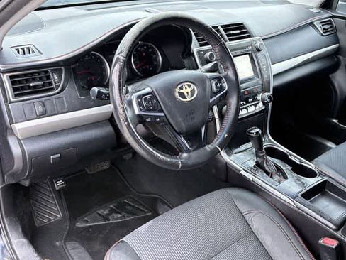 Used 2017 Toyota Camry SE FWD image 2