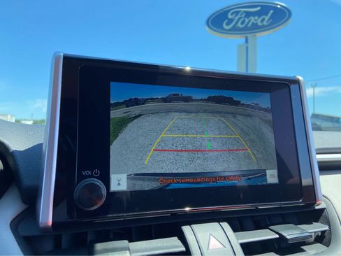 Used 2025 Toyota RAV4 XLE FWD image 36