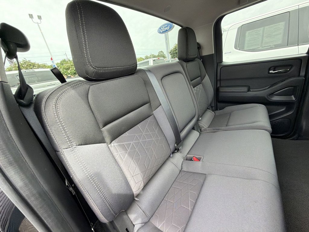 Used 2025 Nissan Frontier SV RWD image 23