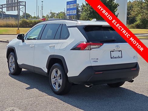 Used 2025 Toyota RAV4 XLE AWD/4WD image 4